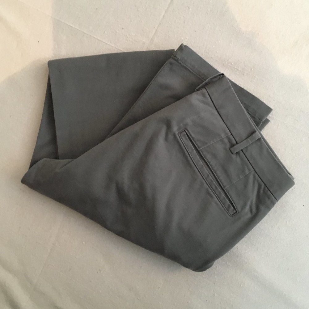 Uniqlo Men's Grey Chino Pants